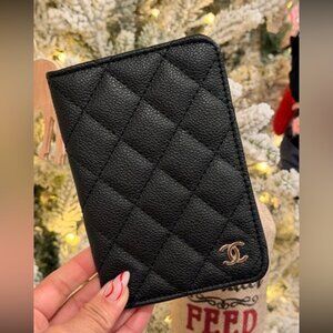 CC Beauté GWP Passport Holder CC in silver